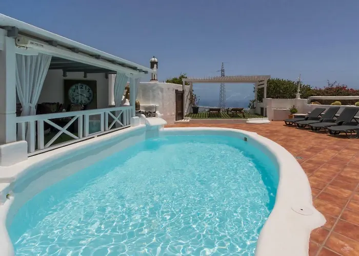 Villa Deluxe Designer Historic Via Lactea, Panoramic Sea Views, Own Private Heated Pool And Subtropical Garden La Asomada (Lanzarote)